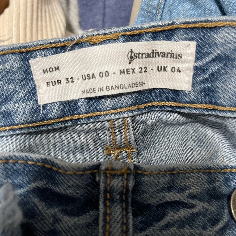 Ripped/distressed mom jeans - Picture 4 of 4